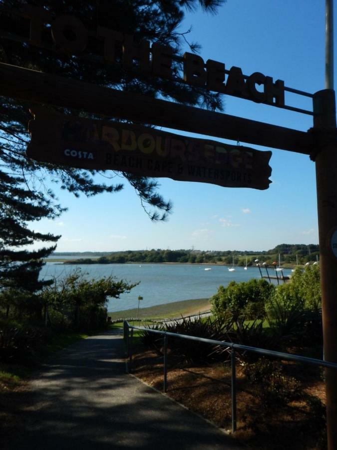 Pine Ridge 59 Rockley Park Poole With Sea View Sleeps Six Hotel Exterior foto